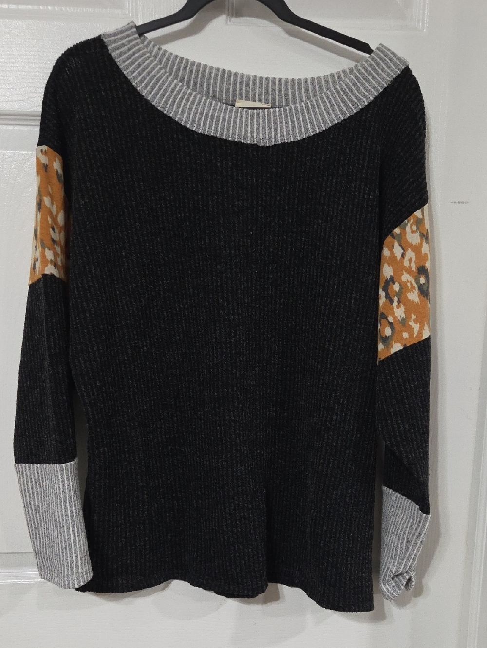 Knit sweater, BiBi colorblock with leopard print sleeves